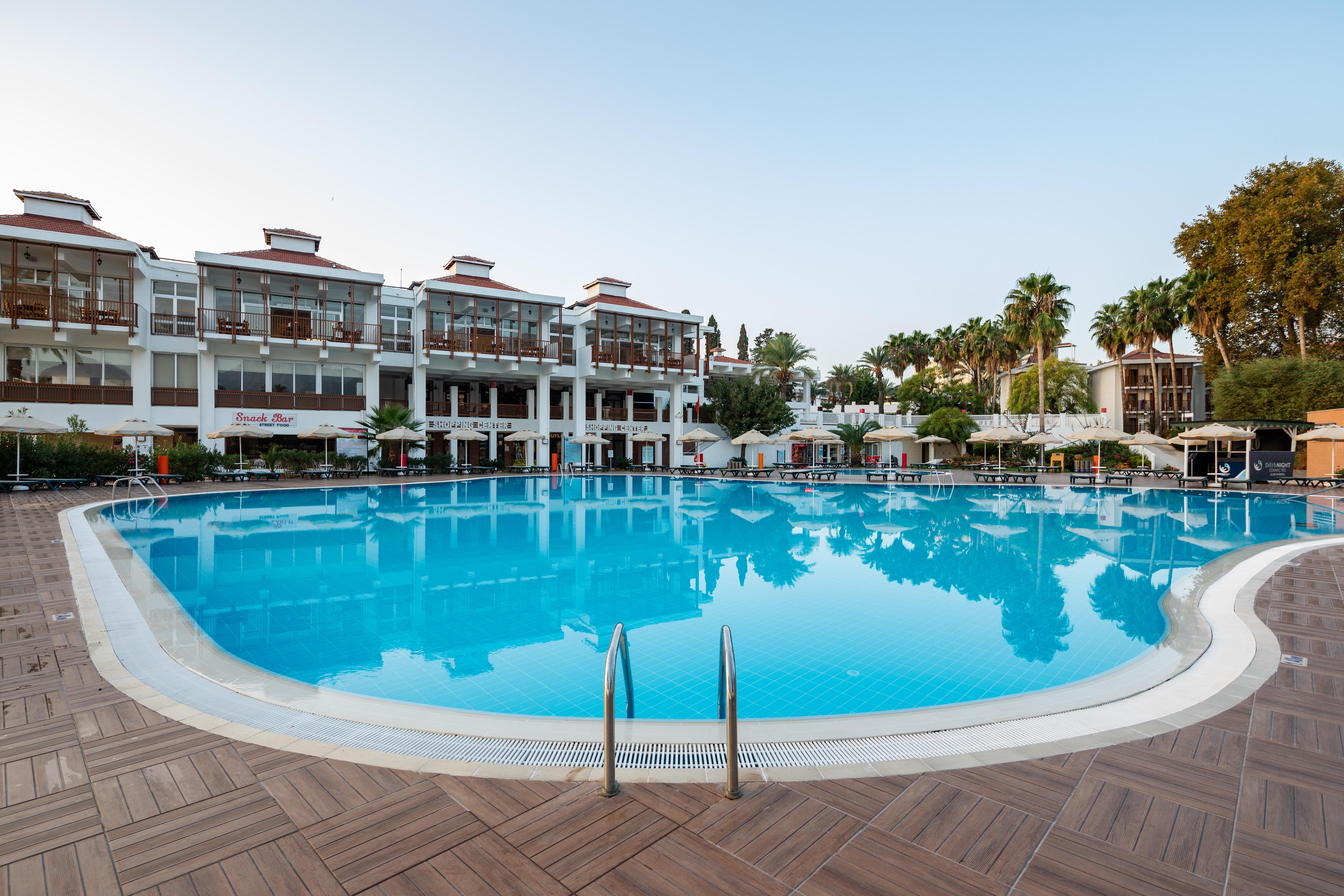 Tt 호텔 하이드로 클럽 케메르 외부 사진 Pool at the hotel
