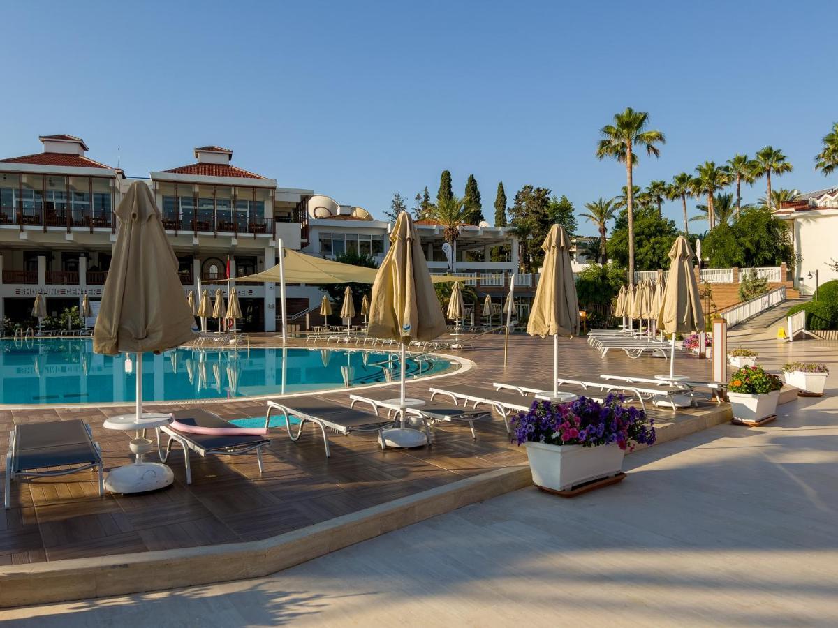 Tt 호텔 하이드로 클럽 케메르 외부 사진 A pool at a hotel in Turkey